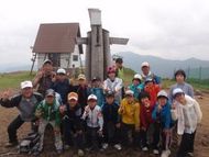 鉢伏山登頂記念で記念撮影