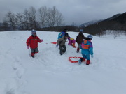 かまくらづくり　②雪山づくり