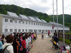 開校式　校旗掲揚