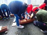 ドリルで穴開け