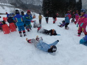 雪合戦　さらに固めていく