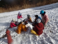 みんなで雪山づくり