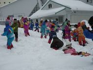 みんなで雪遊び