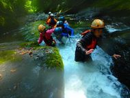 水の勢いに負けないぞー