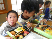 温泉でお弁当