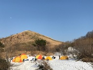 山の中のテント村